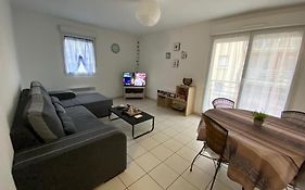 Beautiful Quiet And Spacious 61 M2 Apartment Near The City Center And The Sea